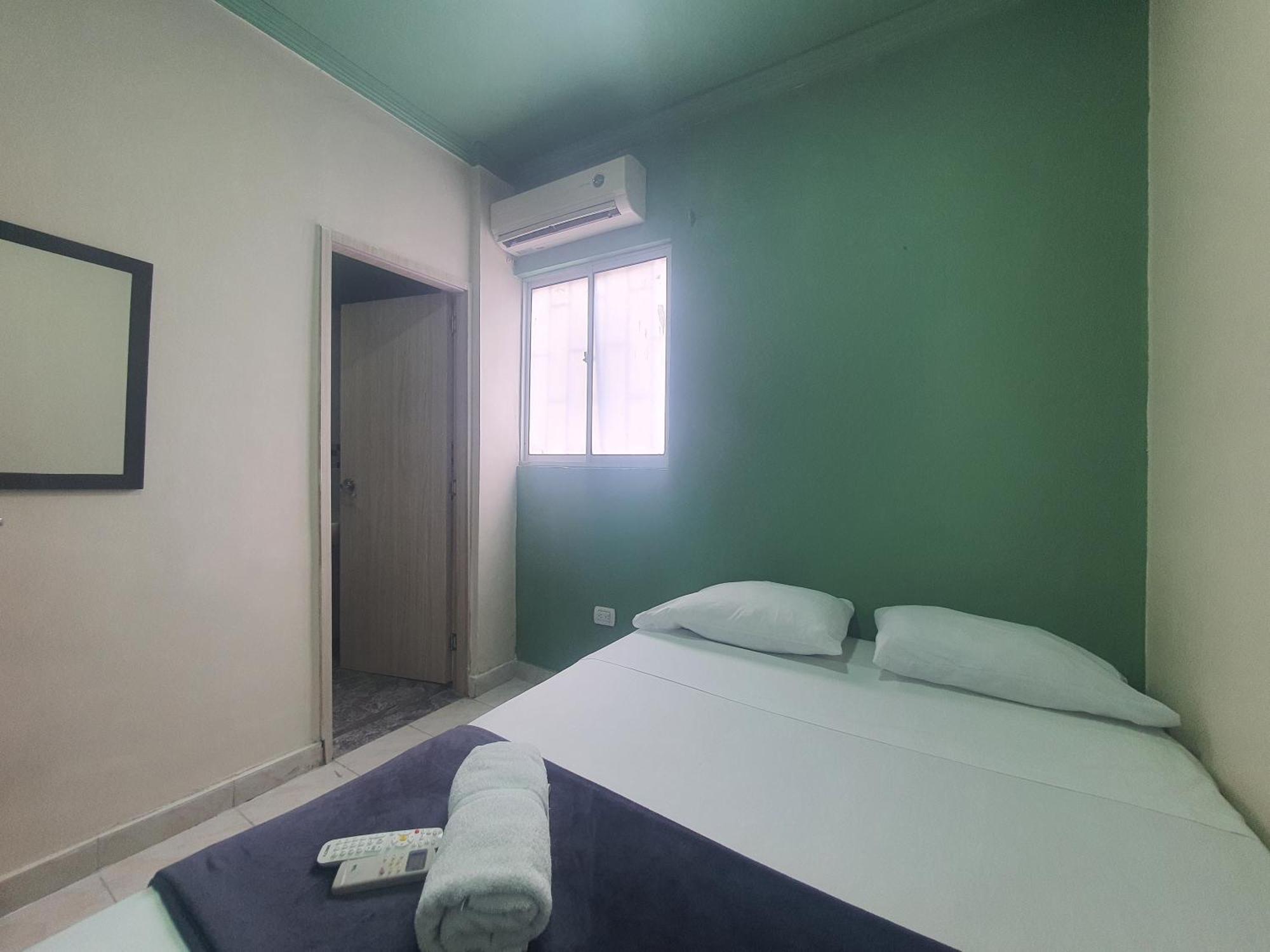 Imperial House Hotel *